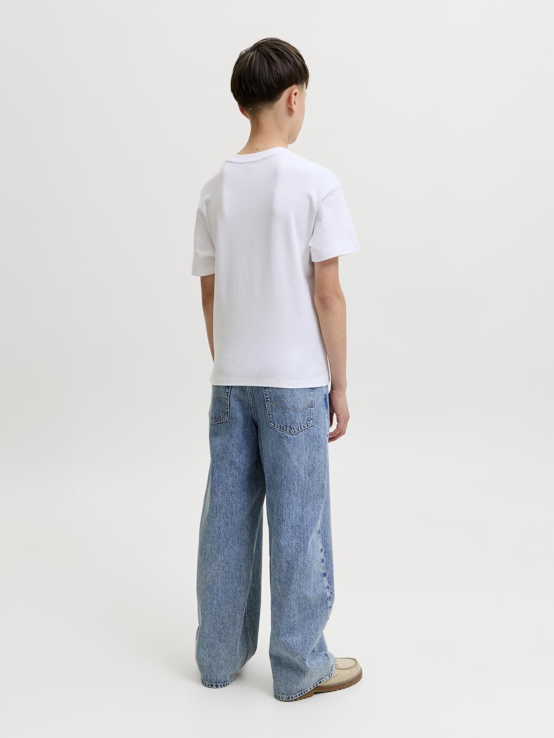 model_shot-back