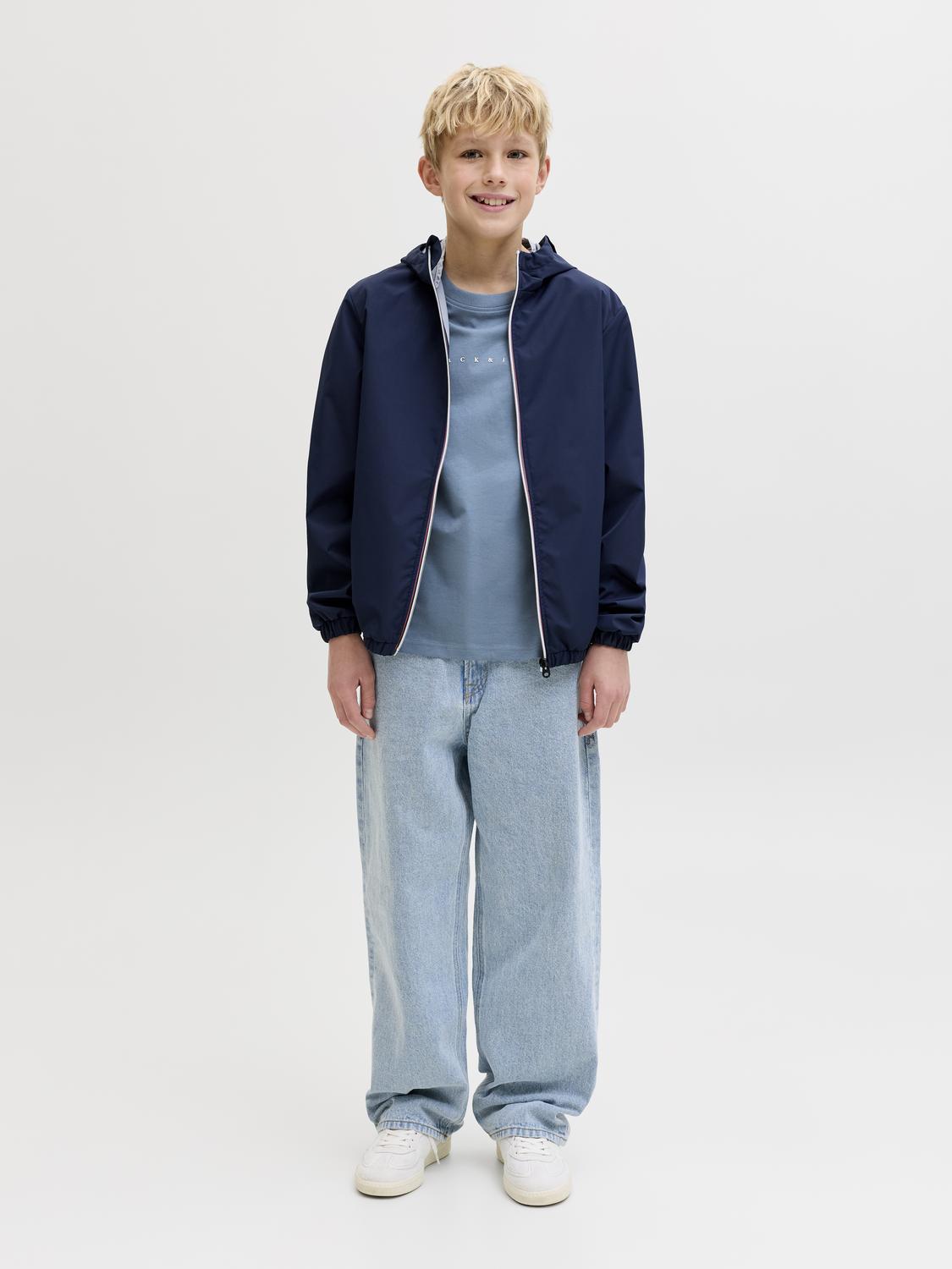 model_shot-front_full