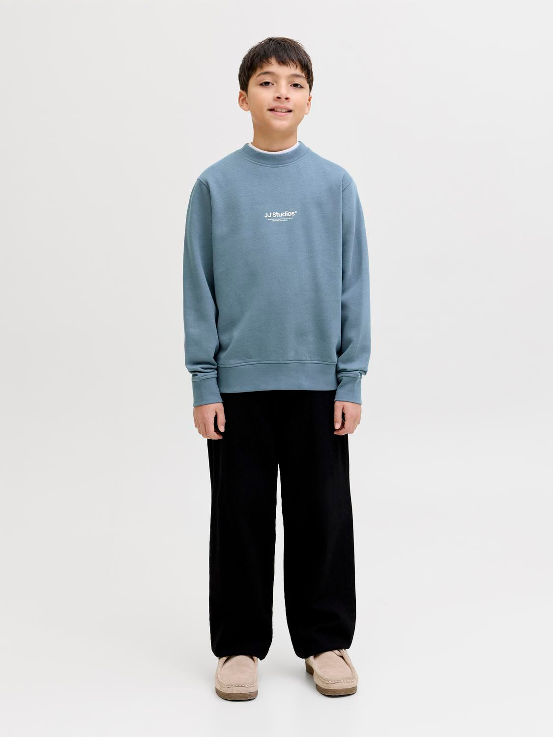 model_shot-front_full