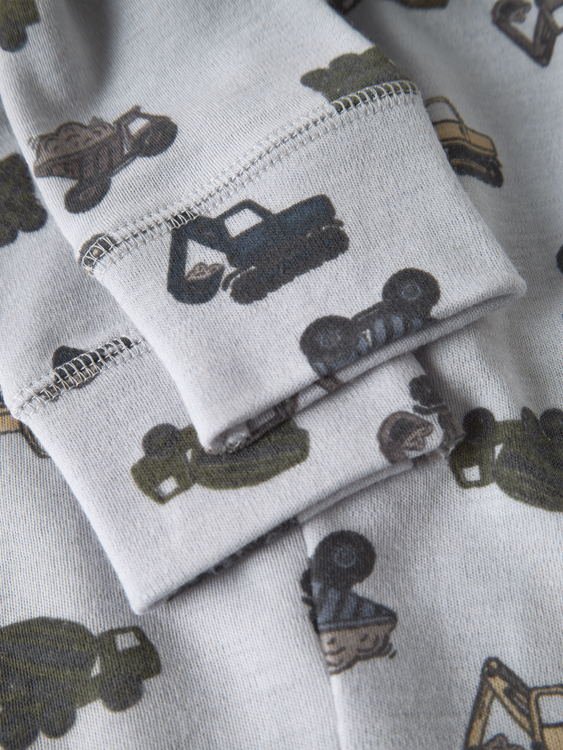 model_shot-front_full