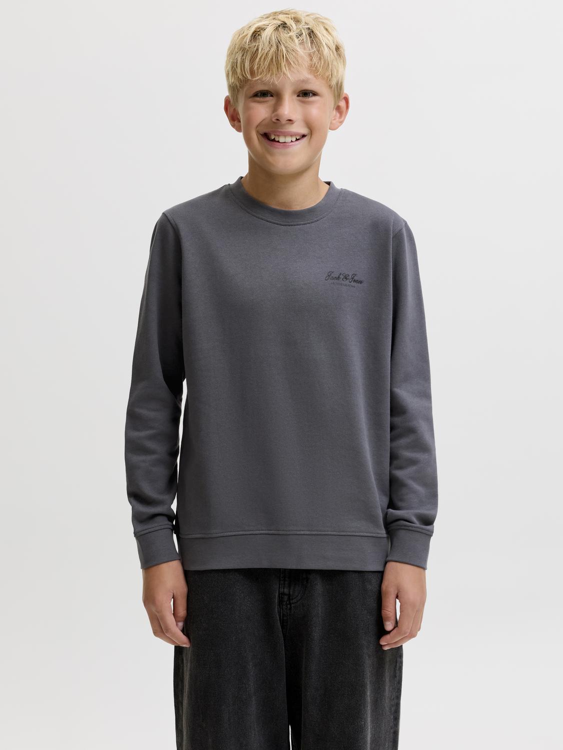 model_shot-front