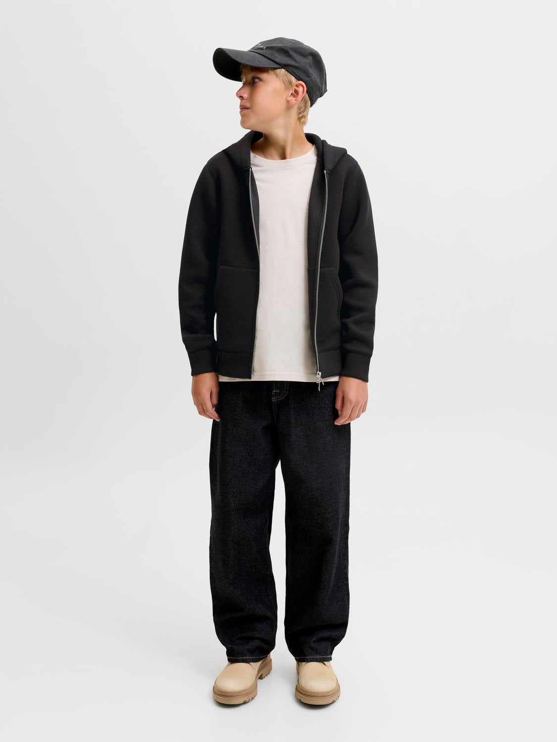 model_shot-front_full