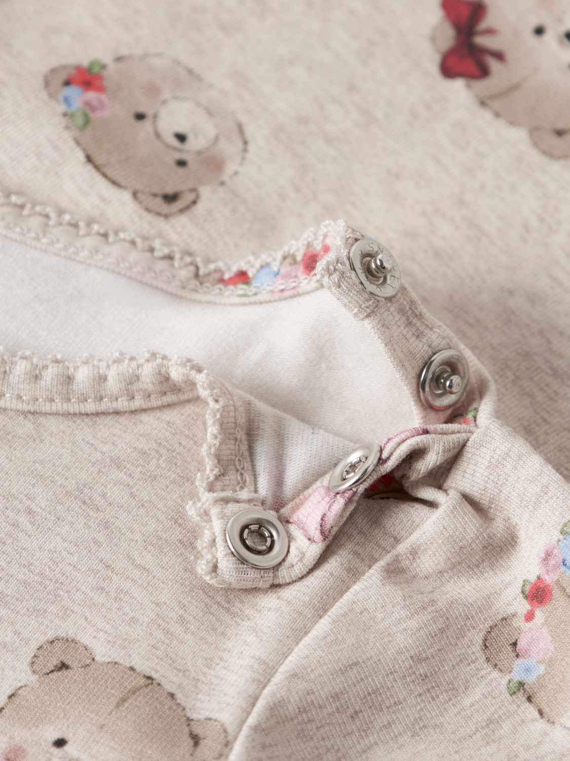 model_shot-front_full