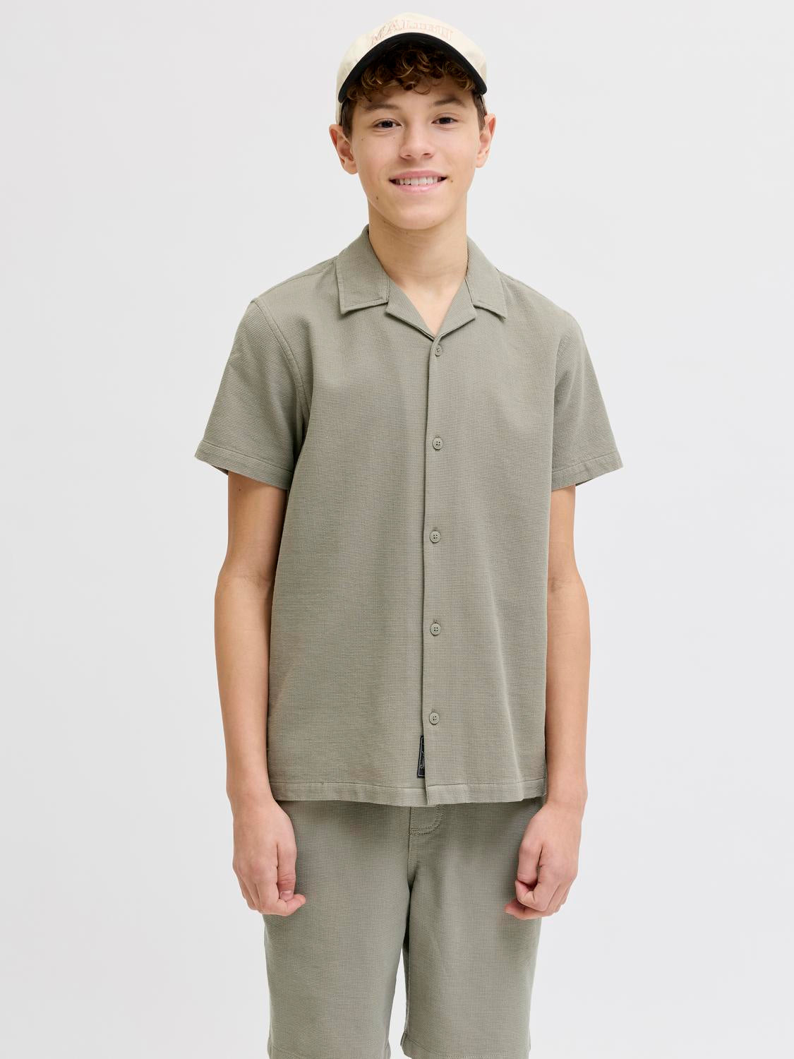 model_shot-front