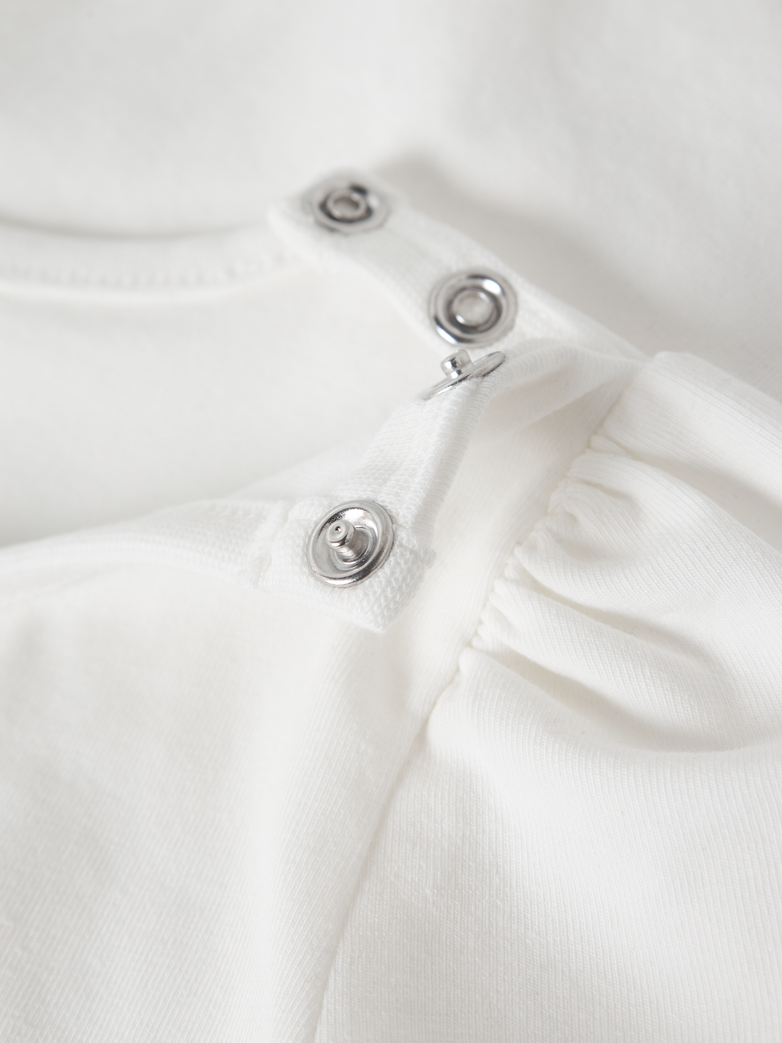 model_shot-front_full