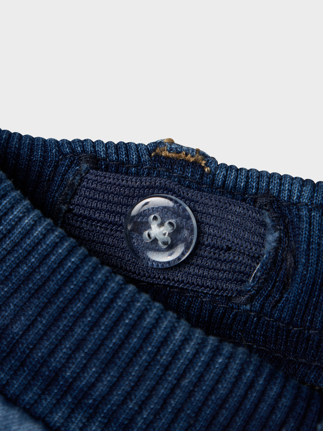 model_shot-front_full