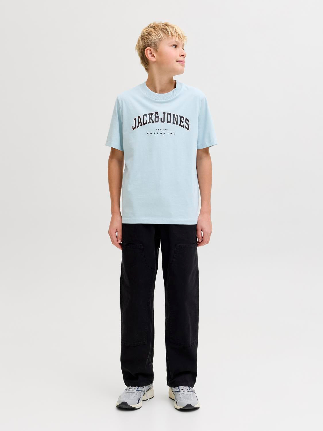 model_shot-front_full