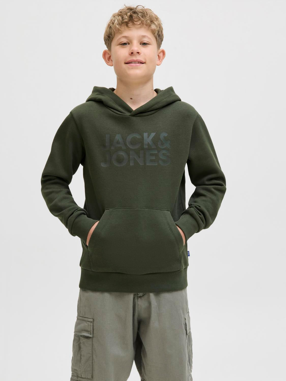 model_shot-front