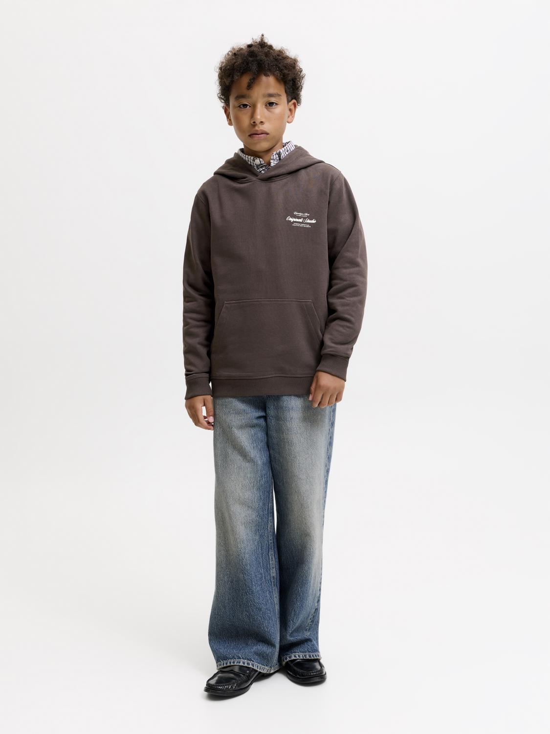 model_shot-front_full