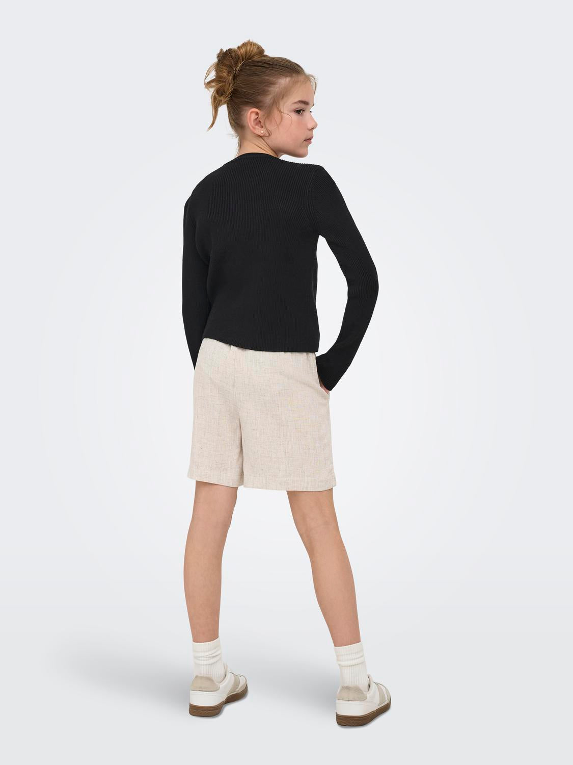 model_shot-back
