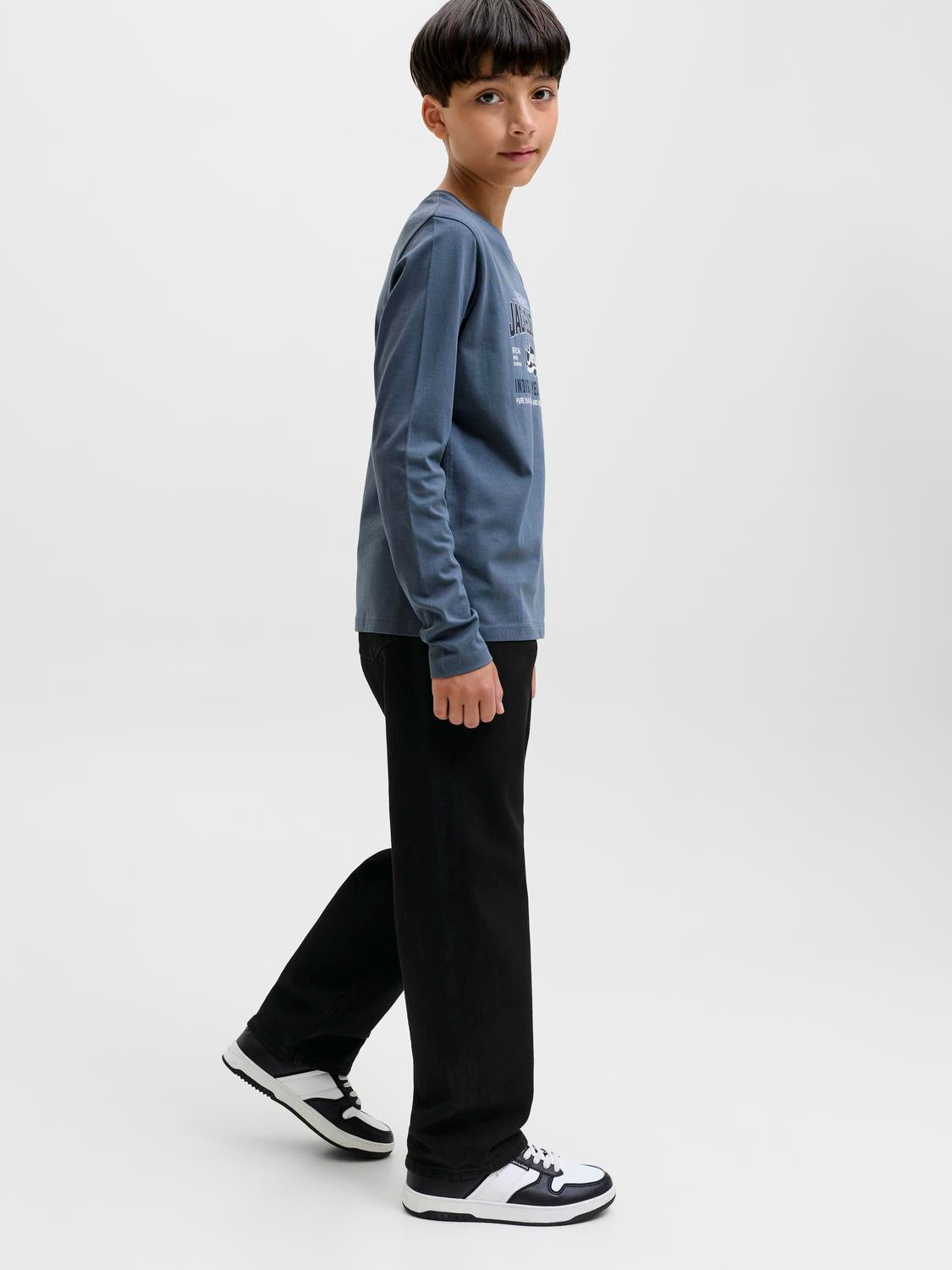 model_shot-creative