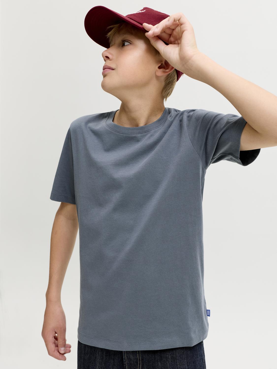 model_shot-creative